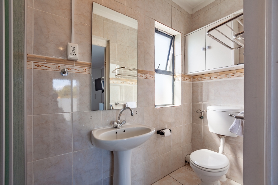 8 Bedroom Property for Sale in Milnerton Ridge Western Cape
